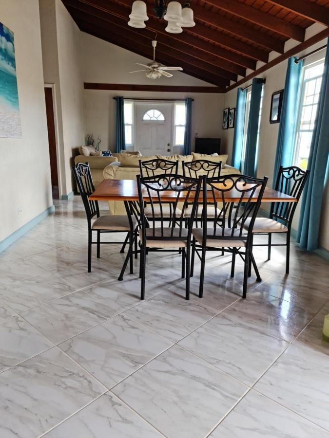 Breezy Apts Saint Philip Zewnętrze zdjęcie