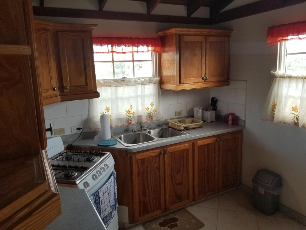 Breezy Apts Saint Philip Zewnętrze zdjęcie